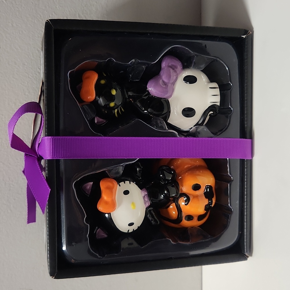 New Hello Kitty Halloween Black Cat Pumpkin Skull Ceramic Salt & Pepper Shakers